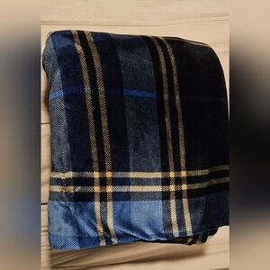 London Fog Black and Navy Blanket